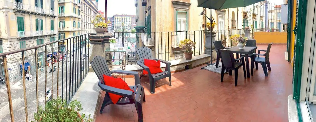 Casa Beatrice, Appartamento Nel Centro Di Napoli contacts